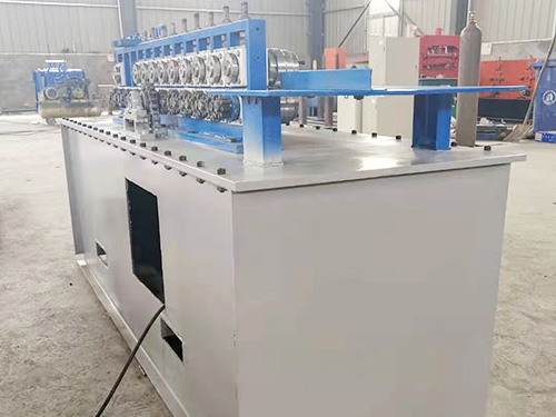 包(bao)邊(bian)機